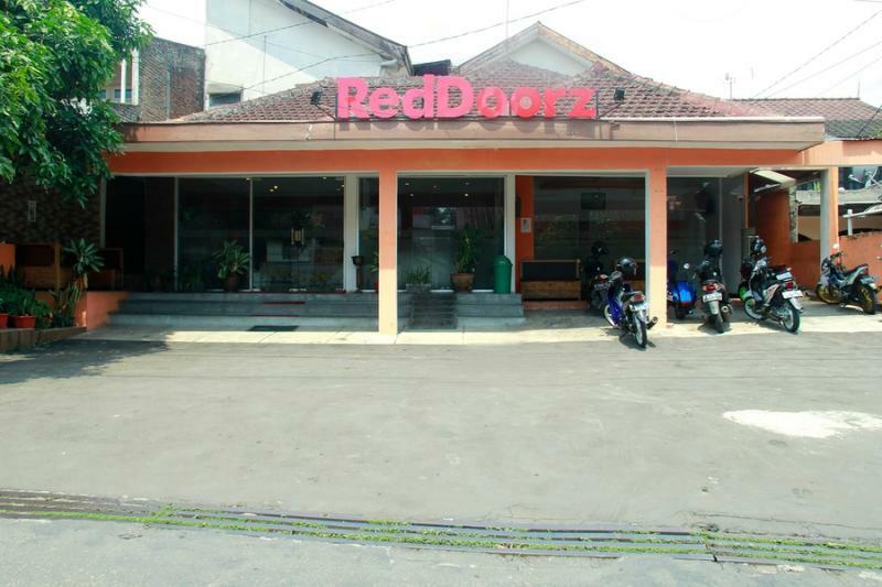 Reddoorz Syariah Near Btc Fashion Mall Bandung Ngoại thất bức ảnh